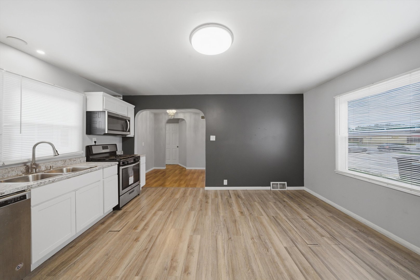 1517 East Roosevelt Road Wheaton, IL 60187 - Photo 10 of 54