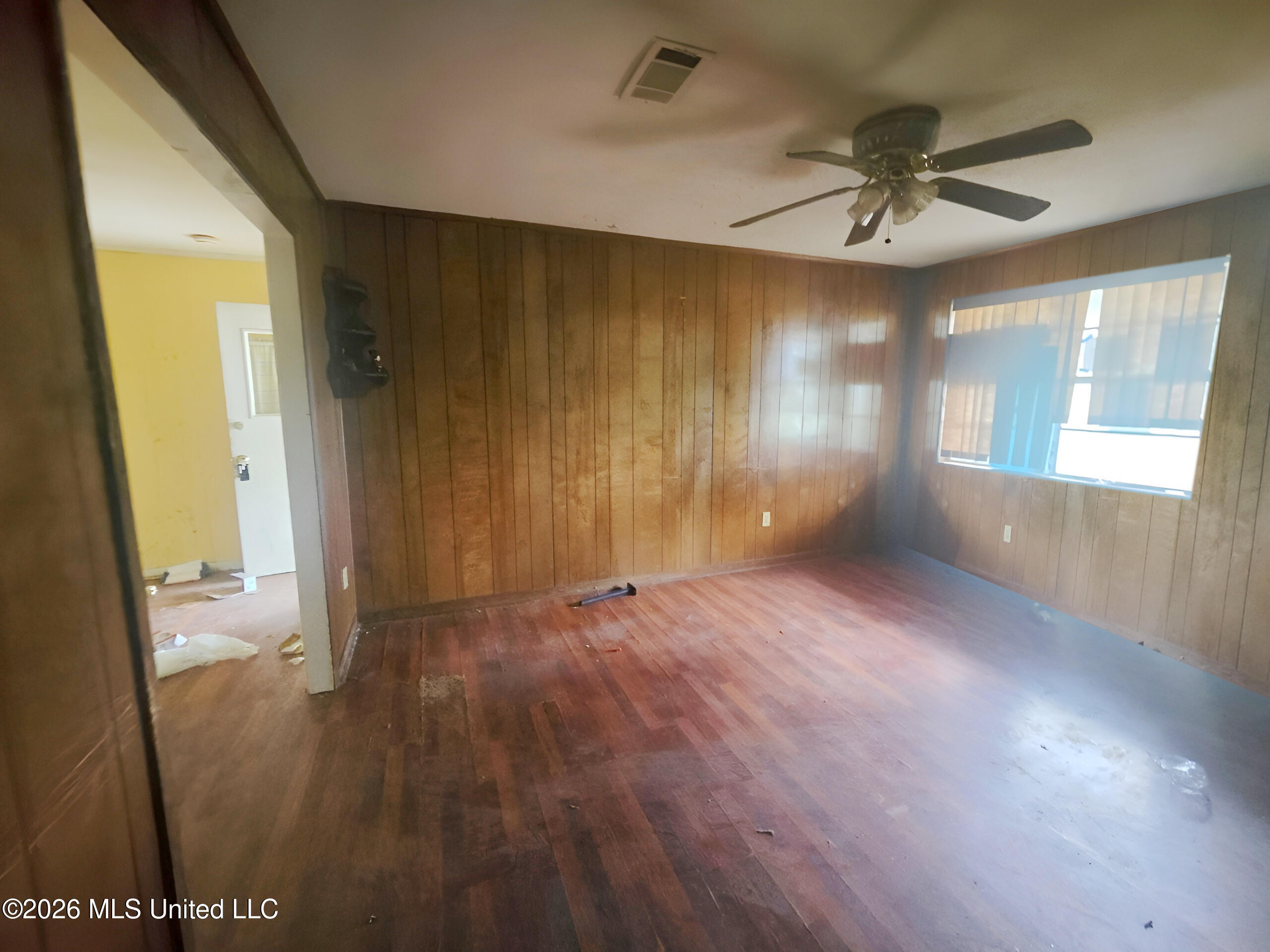 443 Smith Road Cleveland, MS 38732 - Photo 7 of 13 Living Room
