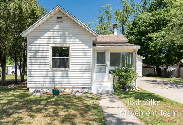 $250,000 | 1215 Columbus Avenue, Grand Haven, MI 49417