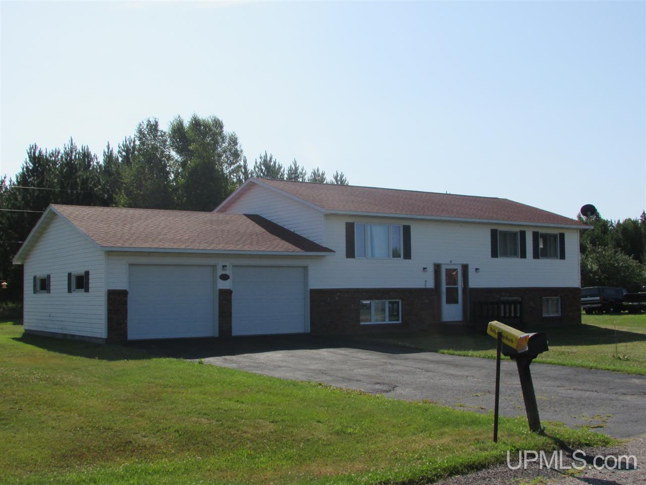 931 Shields Street L'Anse, MI 49946 - Photo 2 of 15