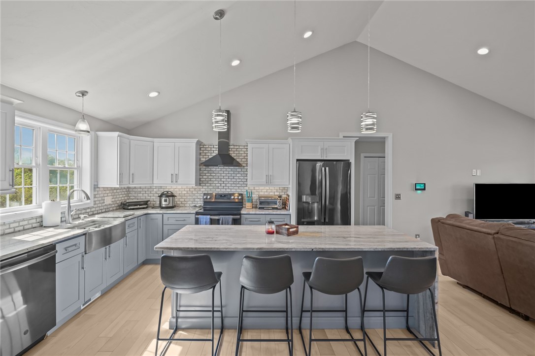 214 Danielle Drive Woonsocket, RI 02895 - Photo 4 of 50