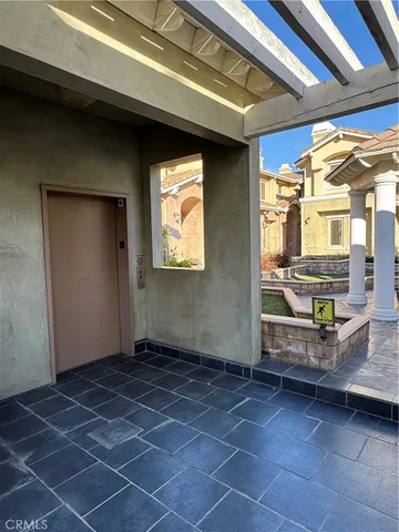 a view of an entryway of the house