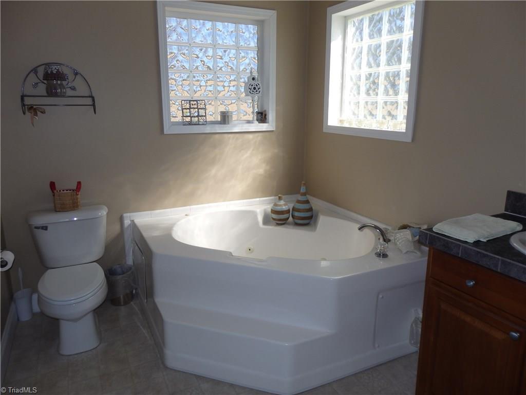 2252 Ross Wood Road Trinity, NC 27370 - Photo 17 of 30 master bath with garden tub