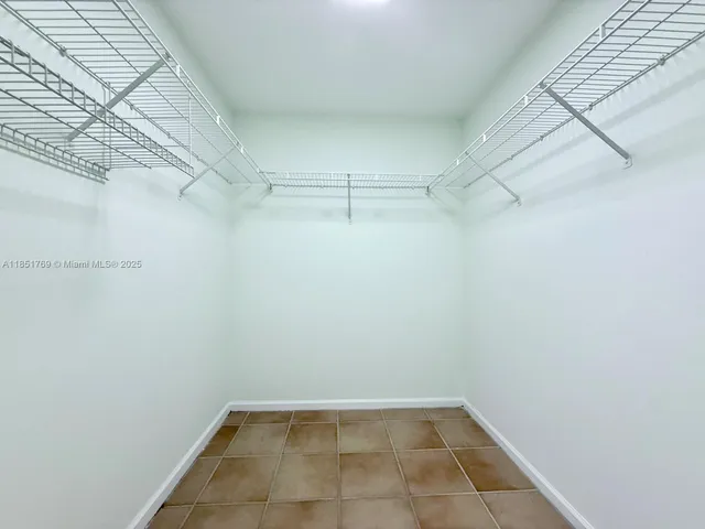 $2,950 | 185 Southeast 14th Terrace, Unit 906, Miami, FL 33131