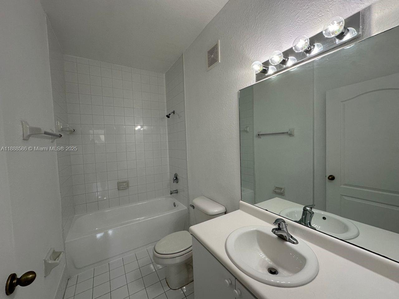 2524 Southeast 16th Road, Unit 102 Homestead, FL 33035 - Photo 9 of 21