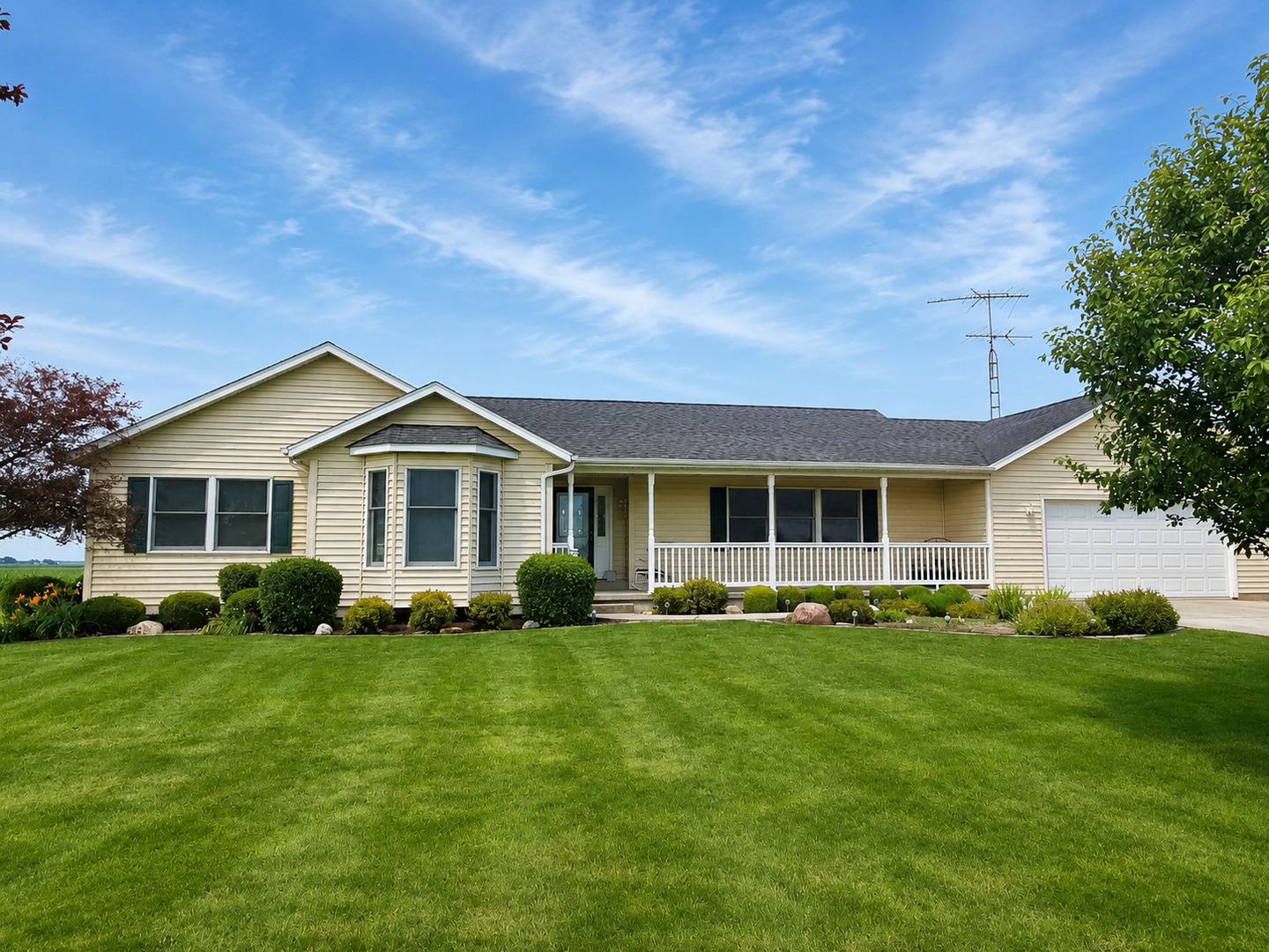 2930 North 1200 East Road Clifton, IL 60927 - Photo 1 of 38