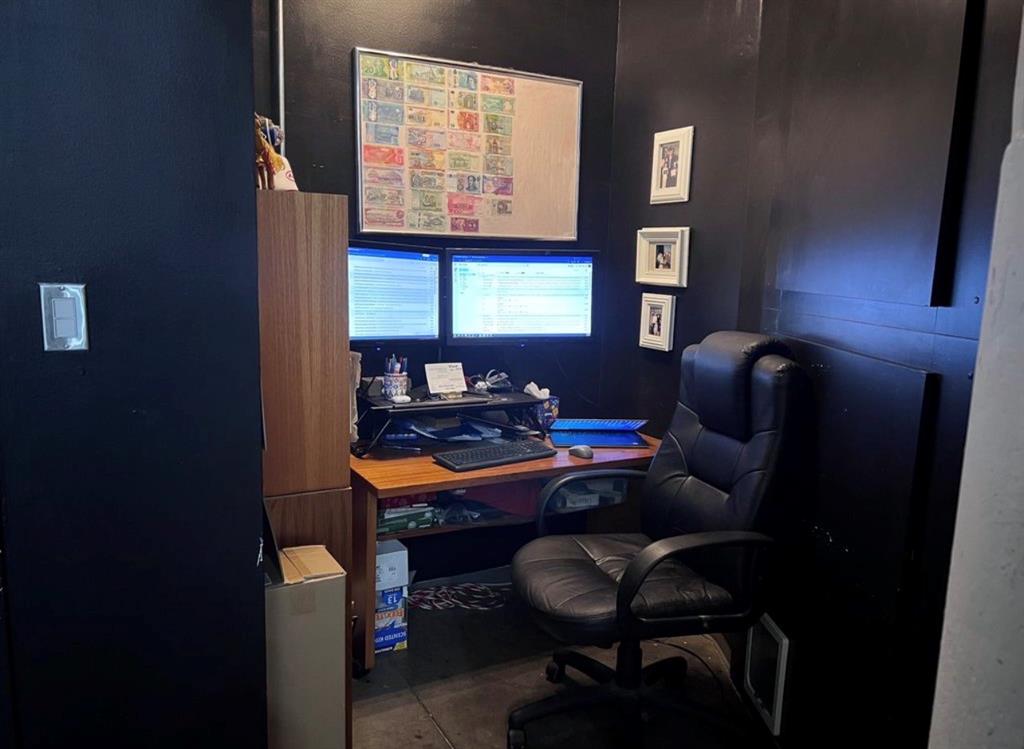 1122 Jackson Street, Unit 514 Dallas, TX 75202 - Photo 24 of 40 Dedicated workspace featuring dark-painted walls and a wood-finish desk