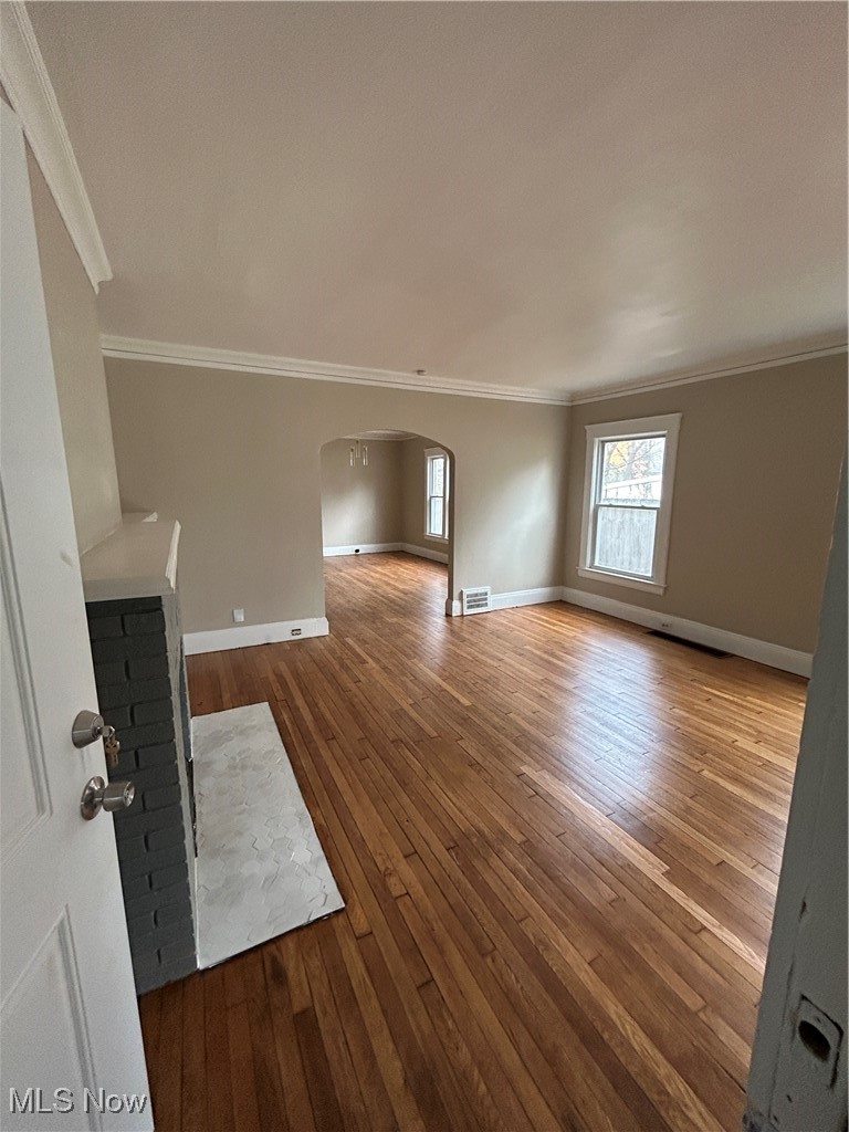 3235 Oak Road Cleveland, OH 44118 - Photo 9 of 47 Another view of the living space