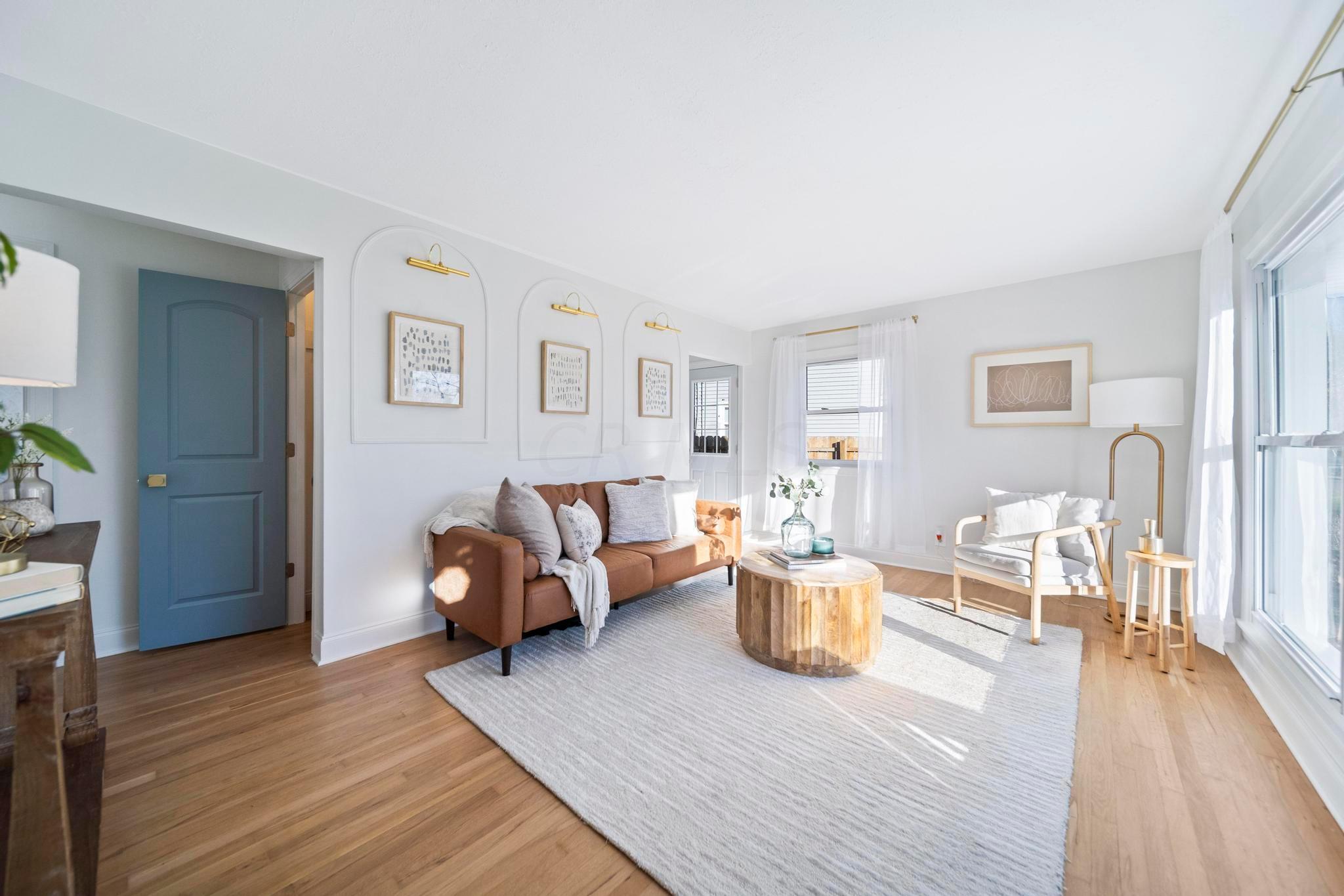 929 South Broadleigh Road Columbus, OH 43209 - Photo 6 of 52 DSC05935