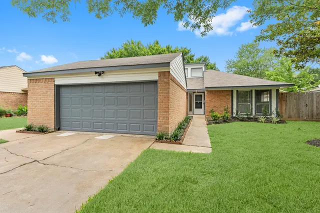 $2,595 | 10422 Rockcrest Road, Houston, TX 77041
