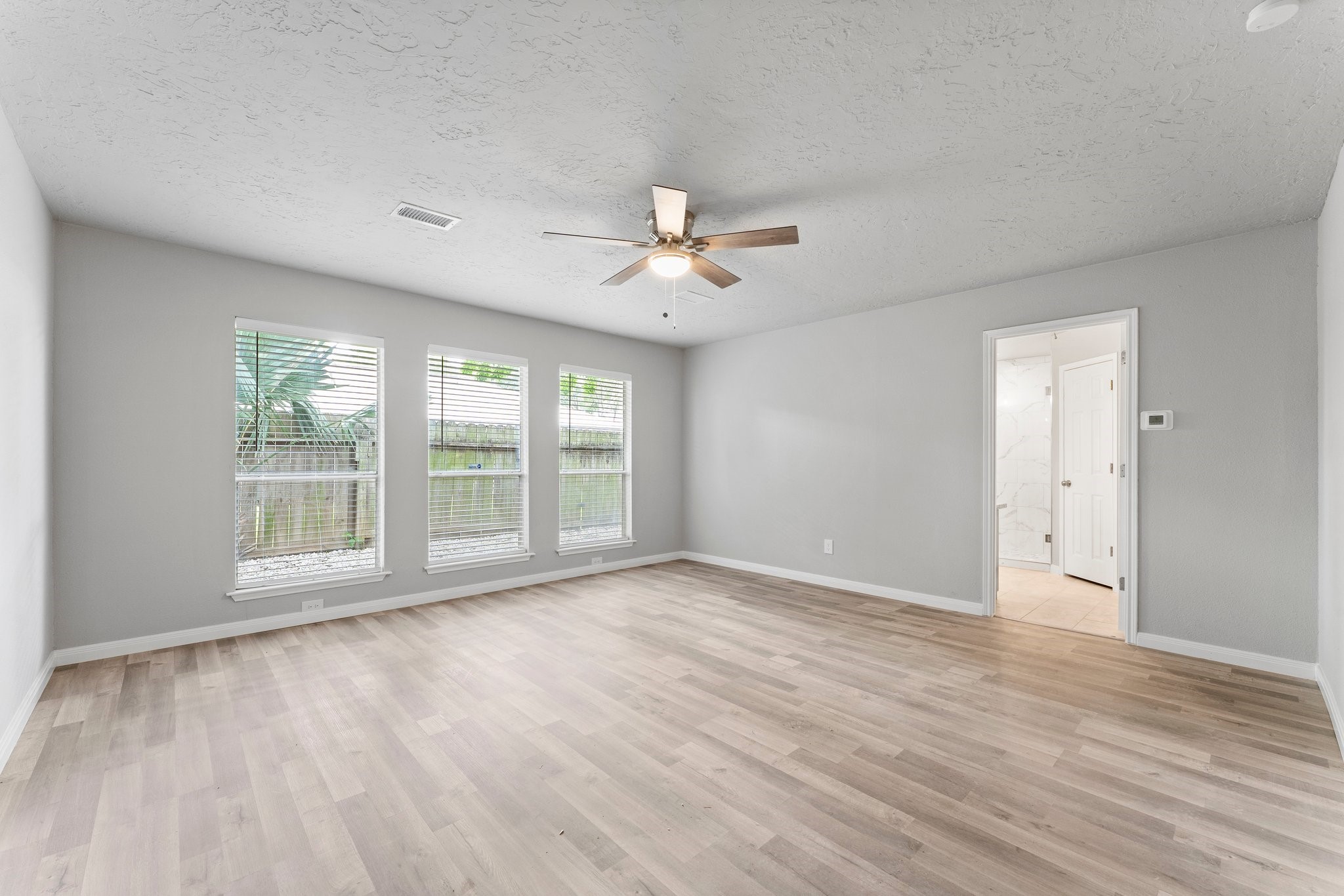 10422 Rockcrest Road Houston, TX 77041 - Photo 15 of 28 Guest Suite bedroom