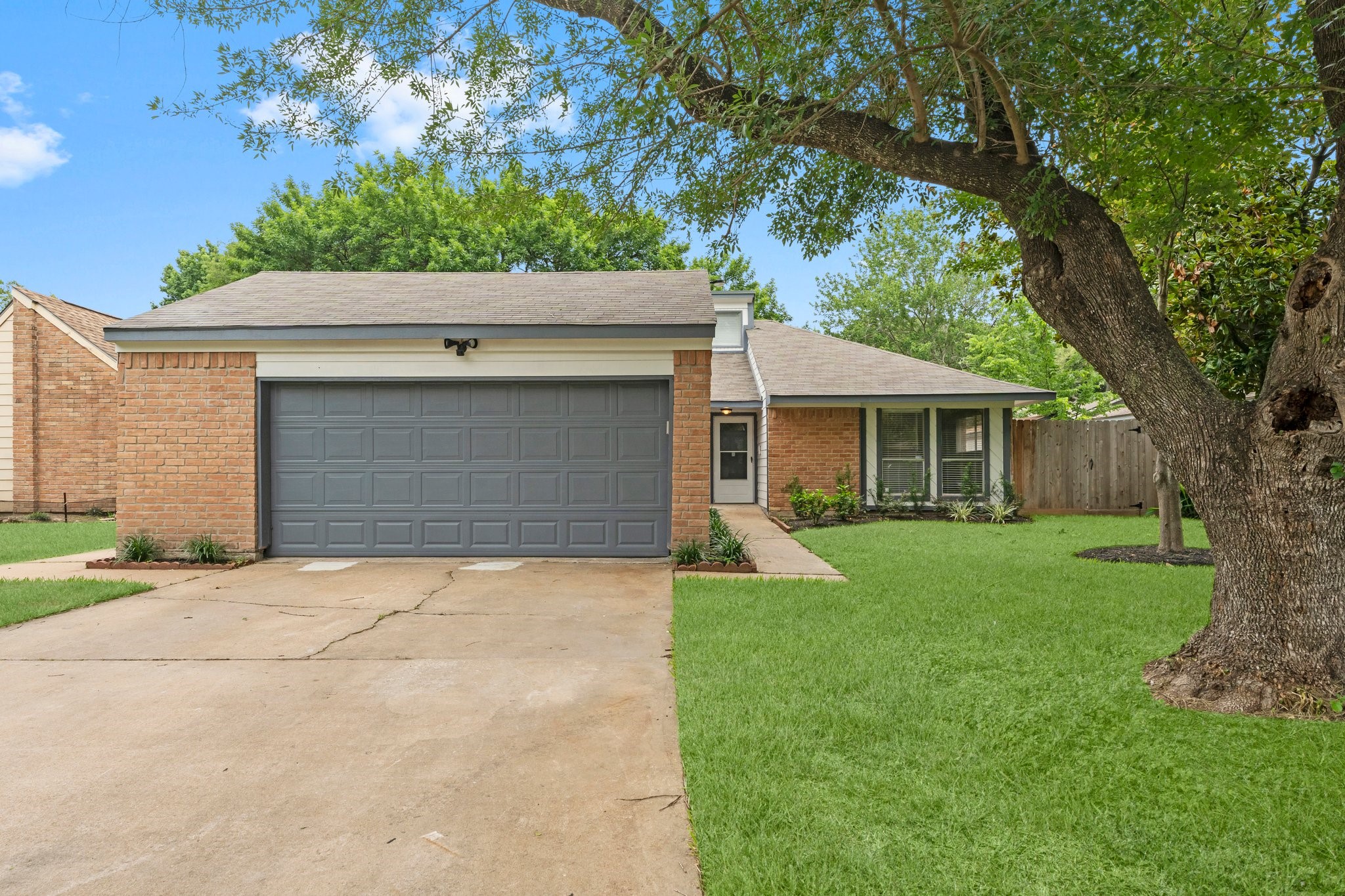 10422 Rockcrest Road Houston, TX 77041 - Photo 2 of 28