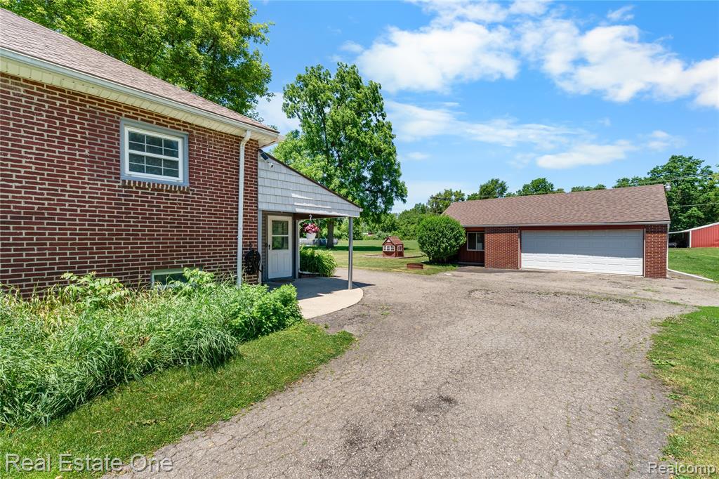 50000 Willis Road Belleville, MI 48111 - Photo 4 of 34