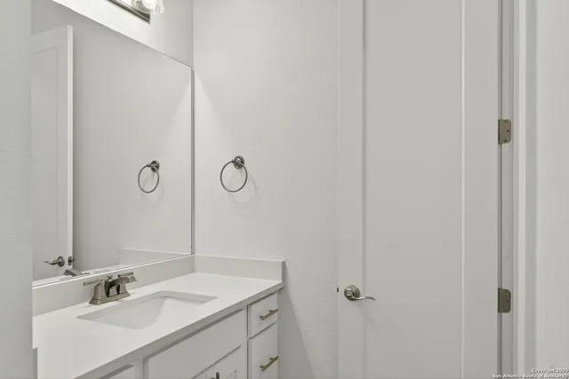 $780,000 | 8608 Shady Gate, Boerne, TX 78015