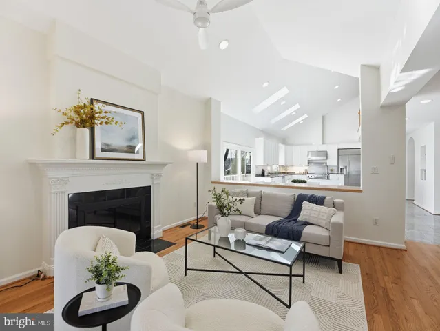 $1,386,000 | 3501 Perry Street, Fairfax, VA 22030