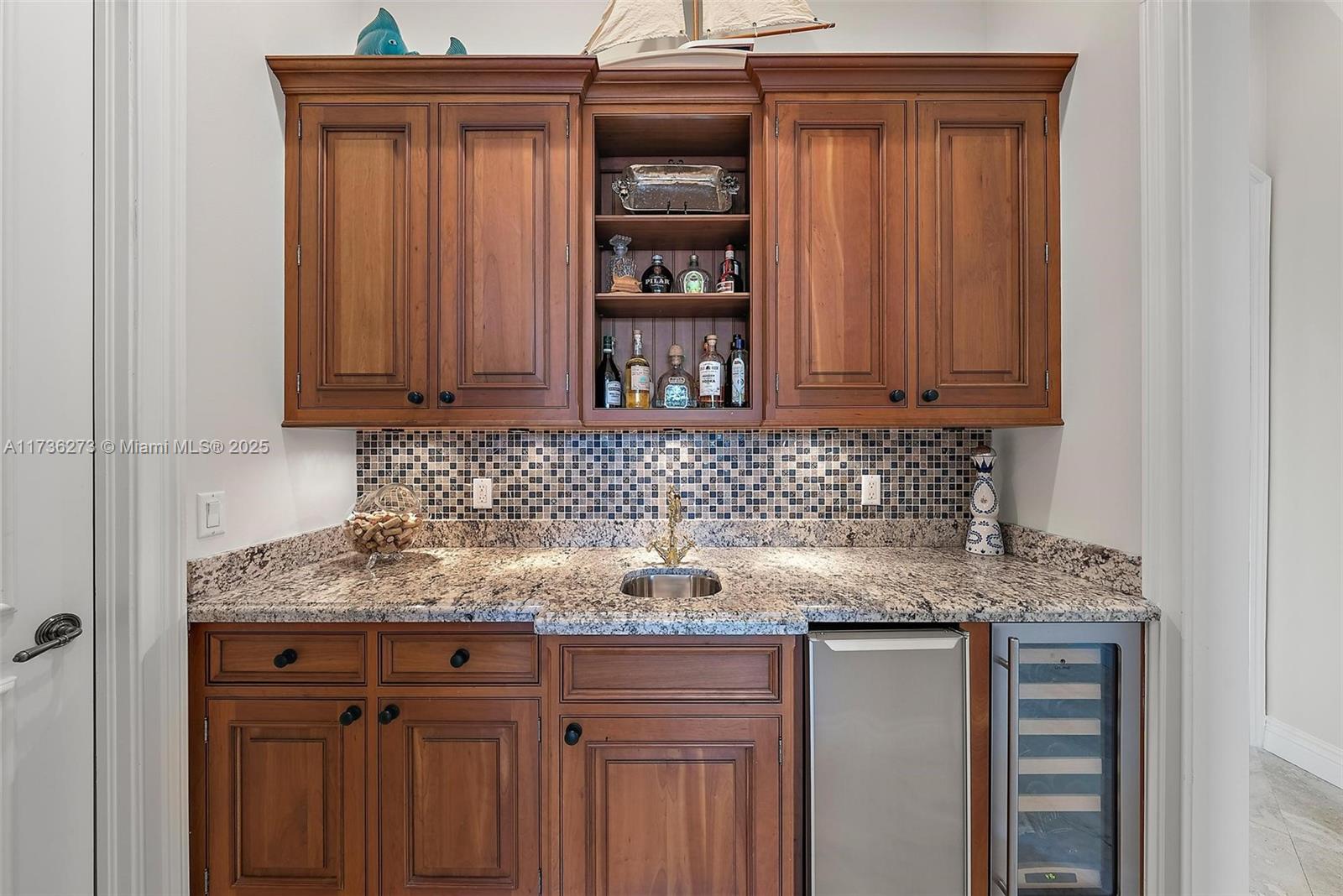 19081 Southeast Reach Island Lane Jupiter, FL 33458 - Photo 11 of 28 Wet Bar / Pantry Area