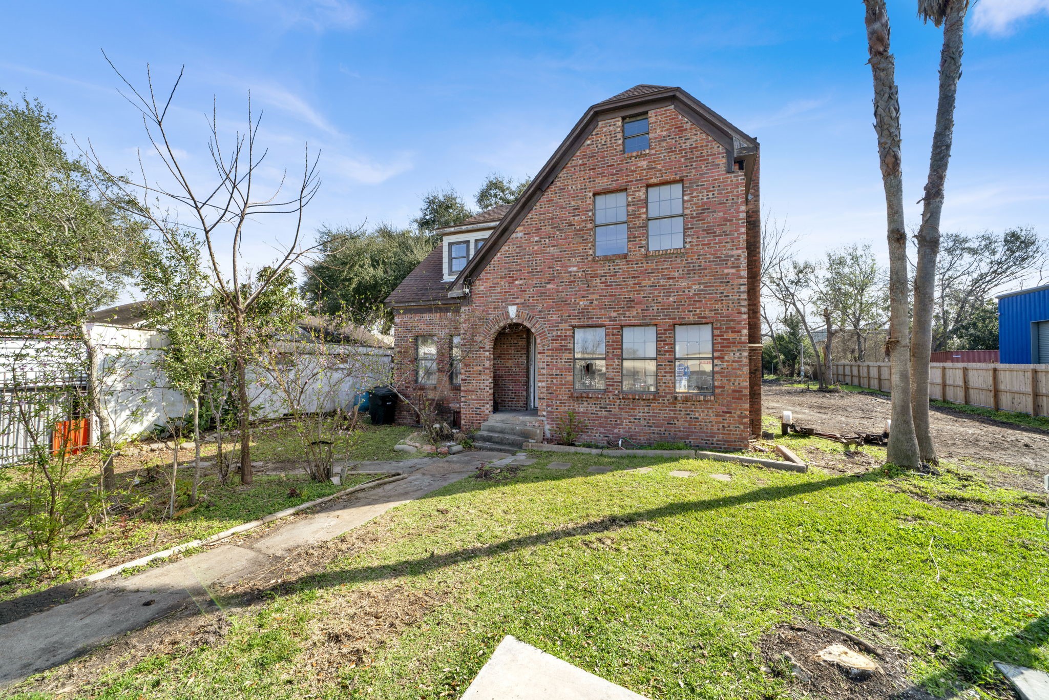 3727 Broadway Street Houston, TX 77017 - Photo 2 of 43 a front view of a house with garden