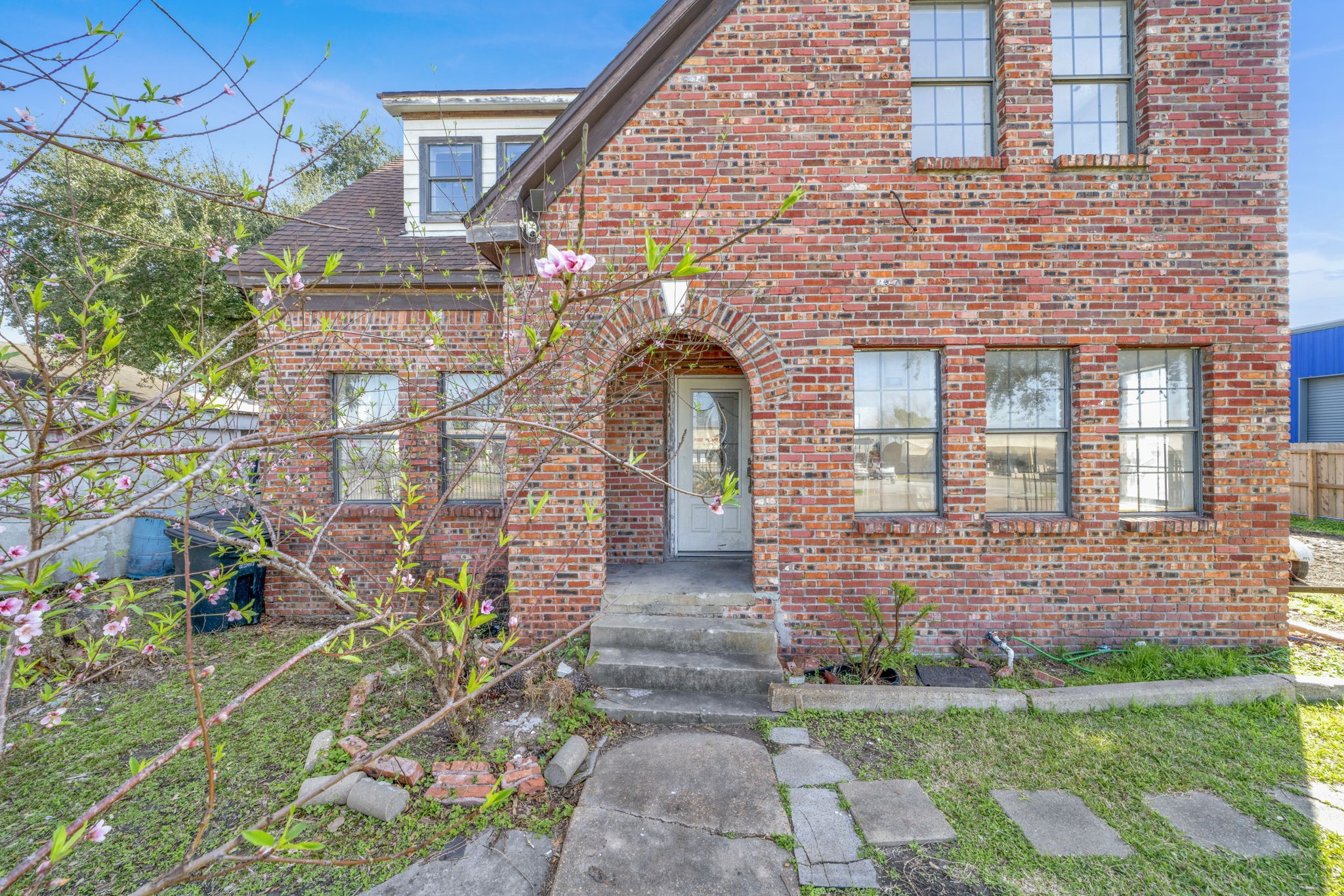 3727 Broadway Street Houston, TX 77017 - Photo 30 of 43 a front view of a house with garden