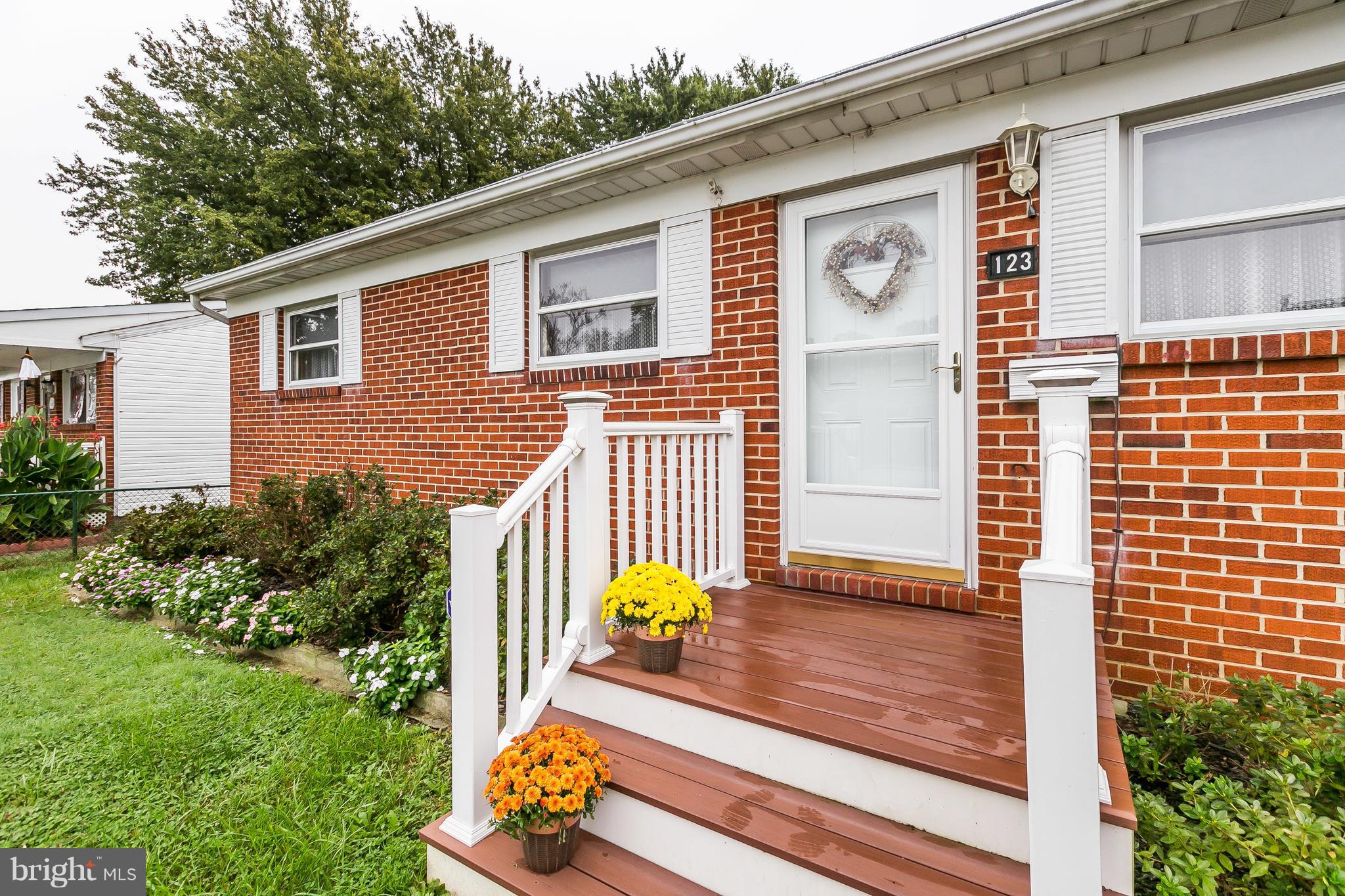 123 Cedar Hill Road Baltimore, MD 21225 - Photo 3 of 30 Exterior (Front)