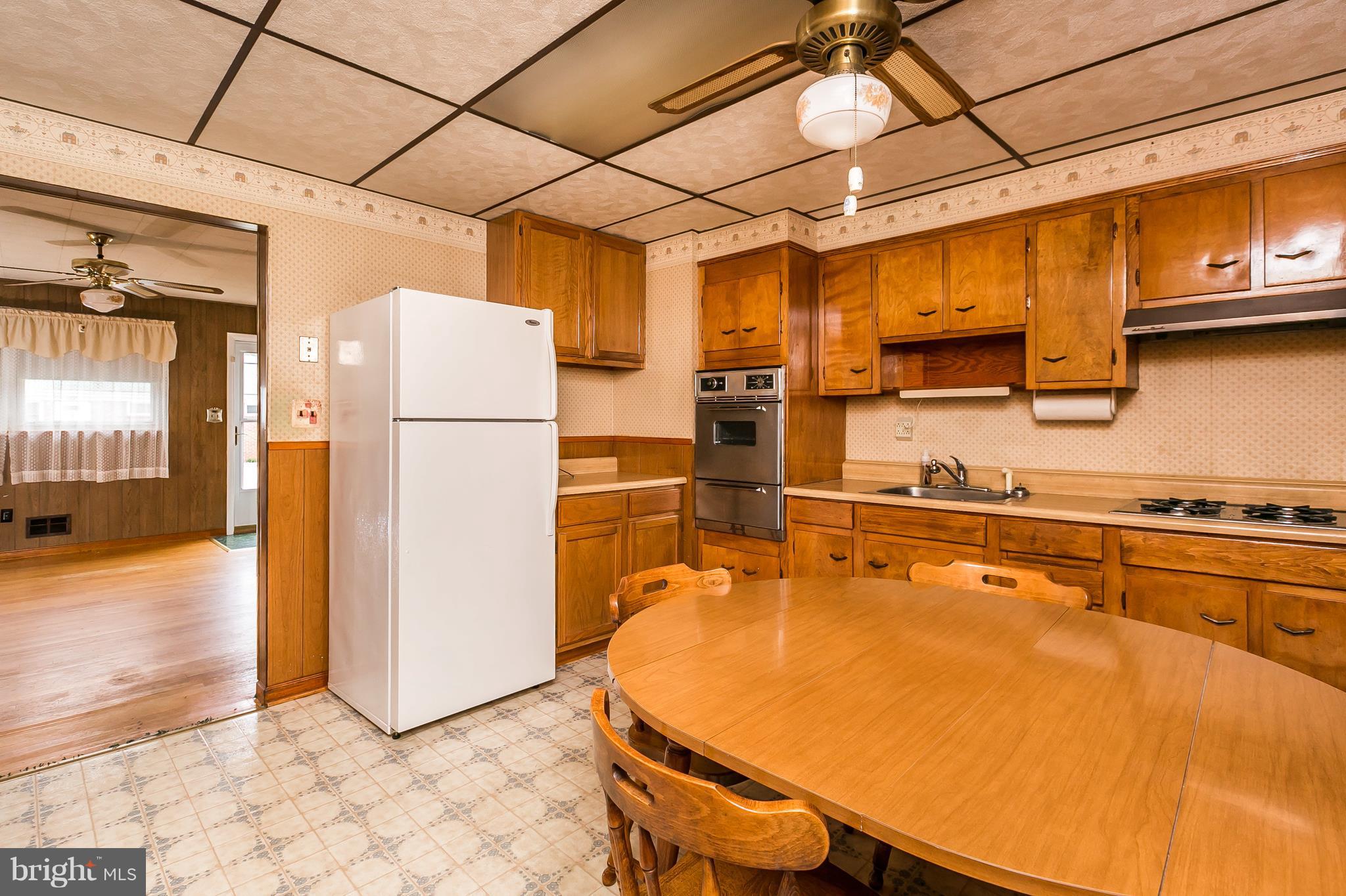 123 Cedar Hill Road Baltimore, MD 21225 - Photo 8 of 30 Kitchen