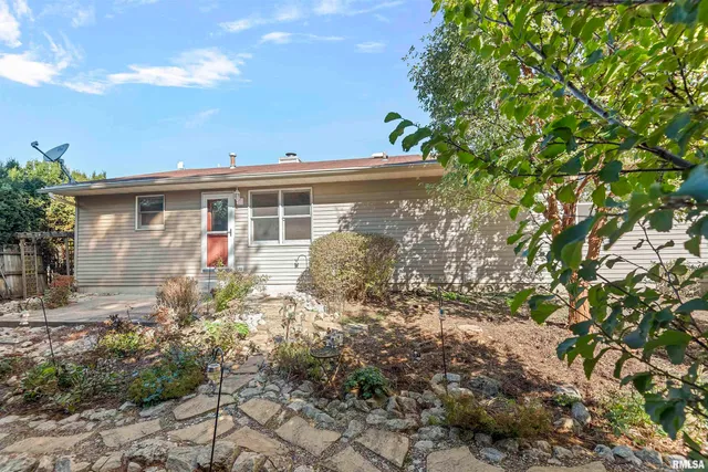 $159,900 | 301 North Grand Avenue, Auburn, IL 62615