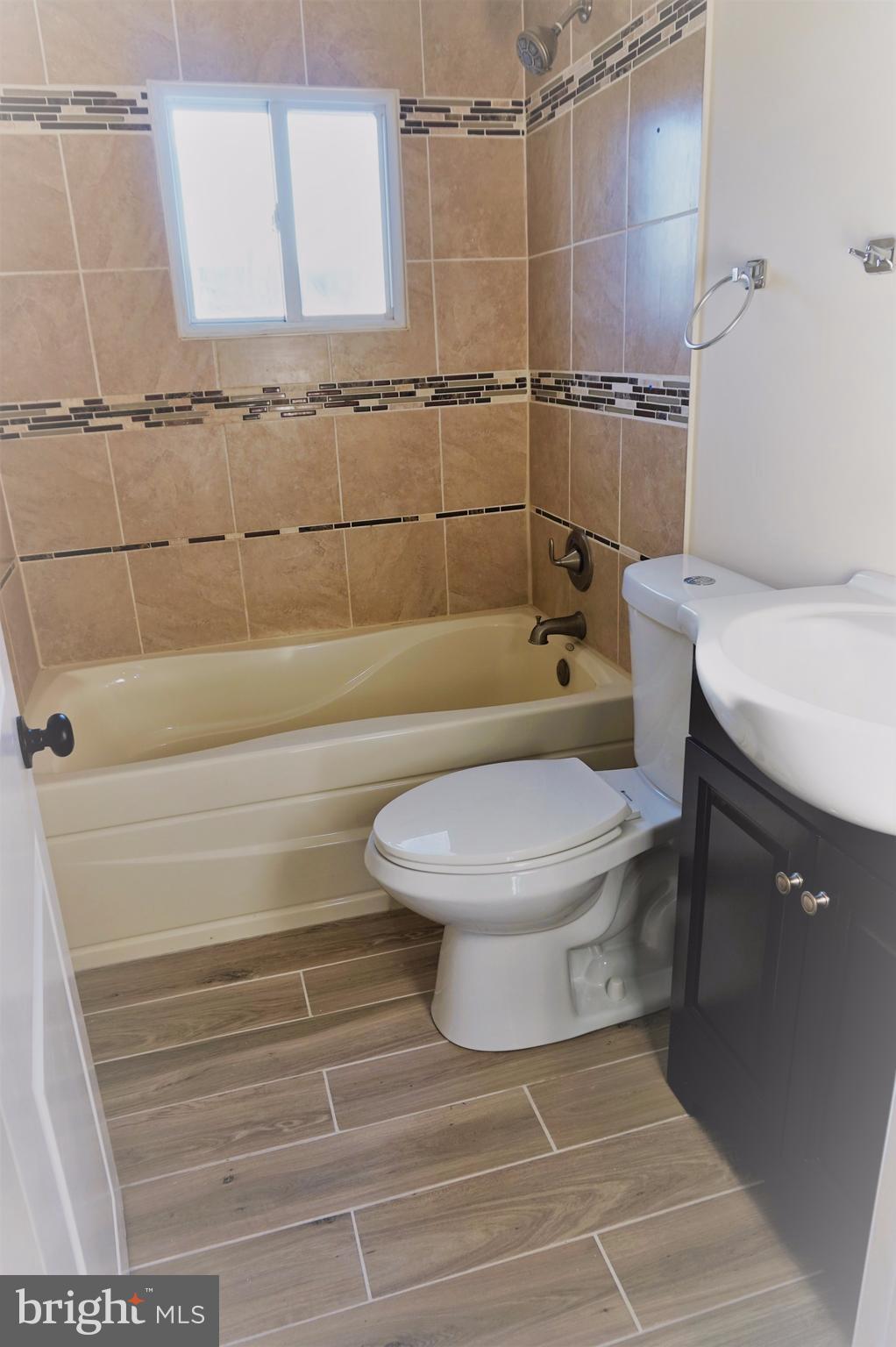 2013 Inverton Road Baltimore, MD 21222 - Photo 9 of 24 Bath