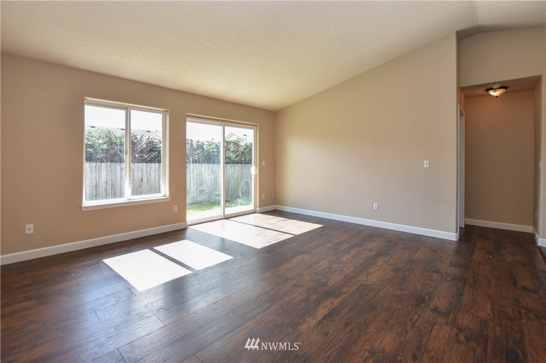 136 Balboa Loop Kelso, WA 98626 - Photo 3 of 19 Gallery Image 3