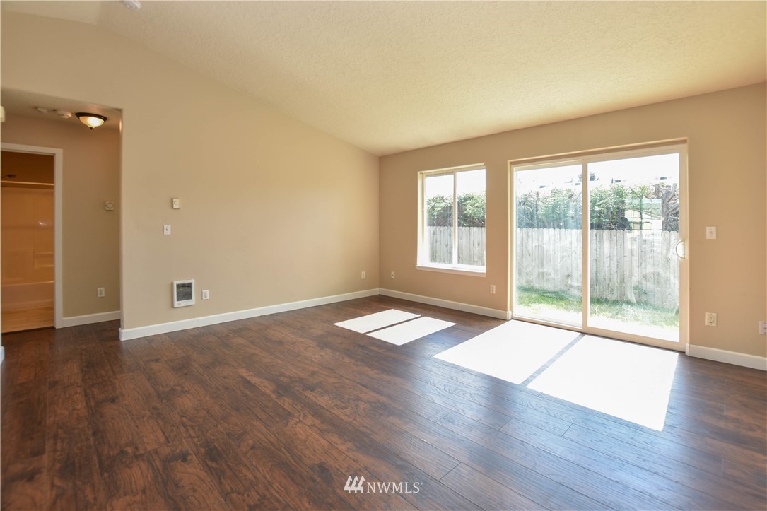 136 Balboa Loop Kelso, WA 98626 - Photo 4 of 19 Gallery Image 4