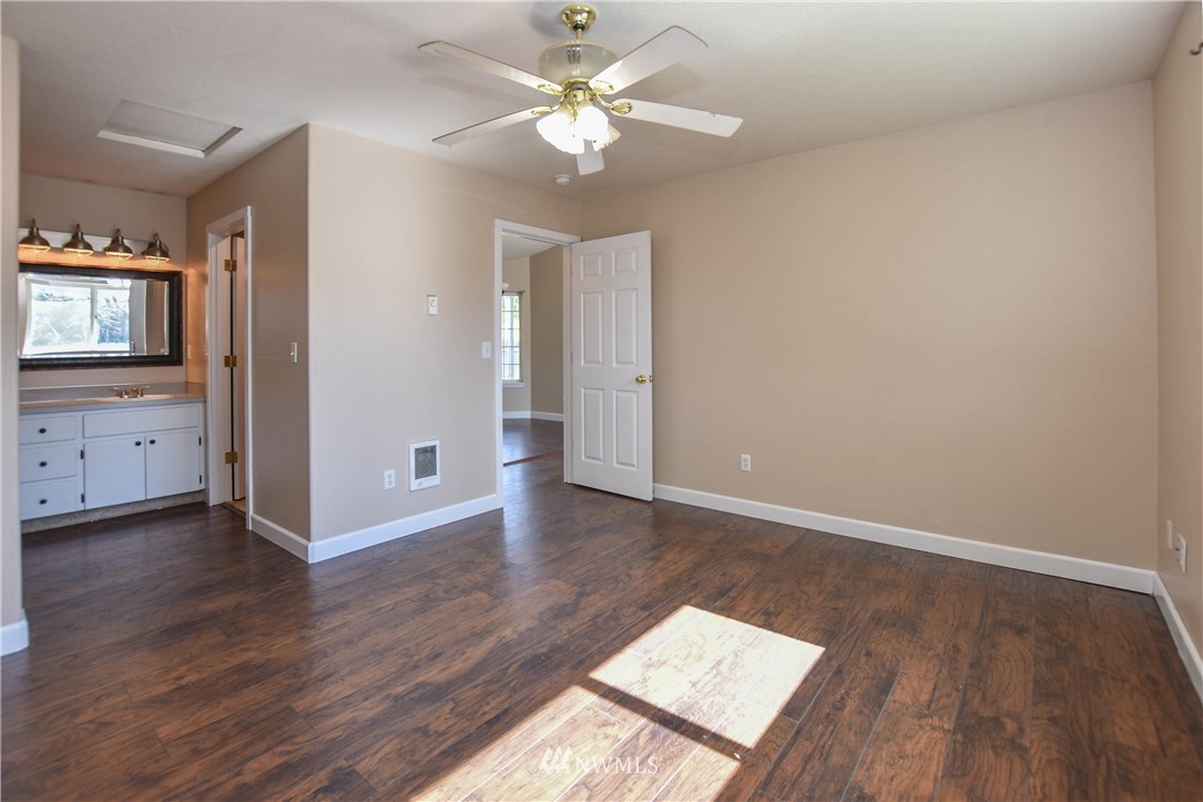 136 Balboa Loop Kelso, WA 98626 - Photo 6 of 19 Gallery Image 6