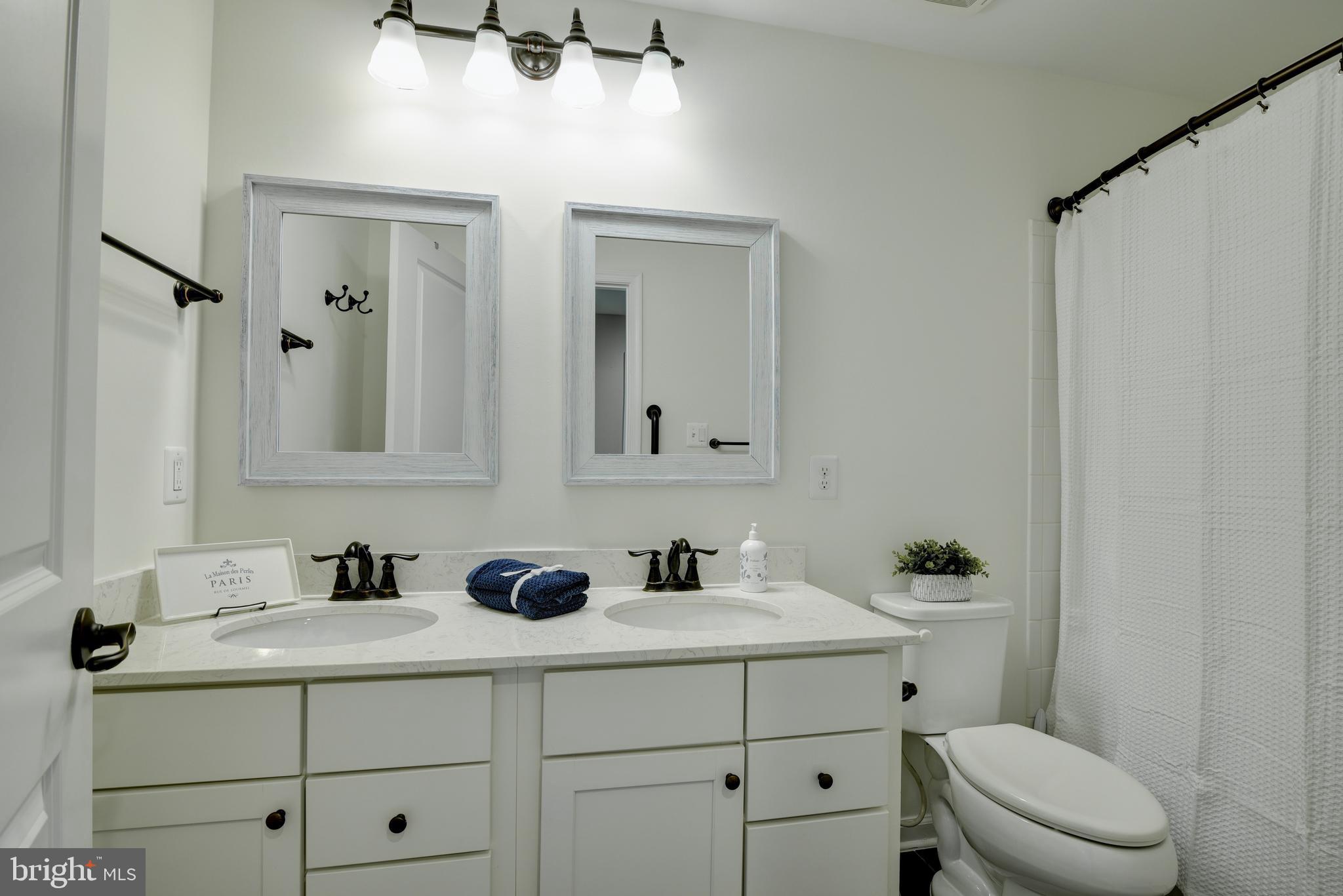 113 Atlantis Lane Front Royal, VA 22630 - Photo 25 of 58 Hall bathroom upper level