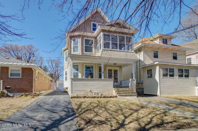 $1,700 | 56 Ten Eyck Avenue, Unit 2, Albany, NY 12209