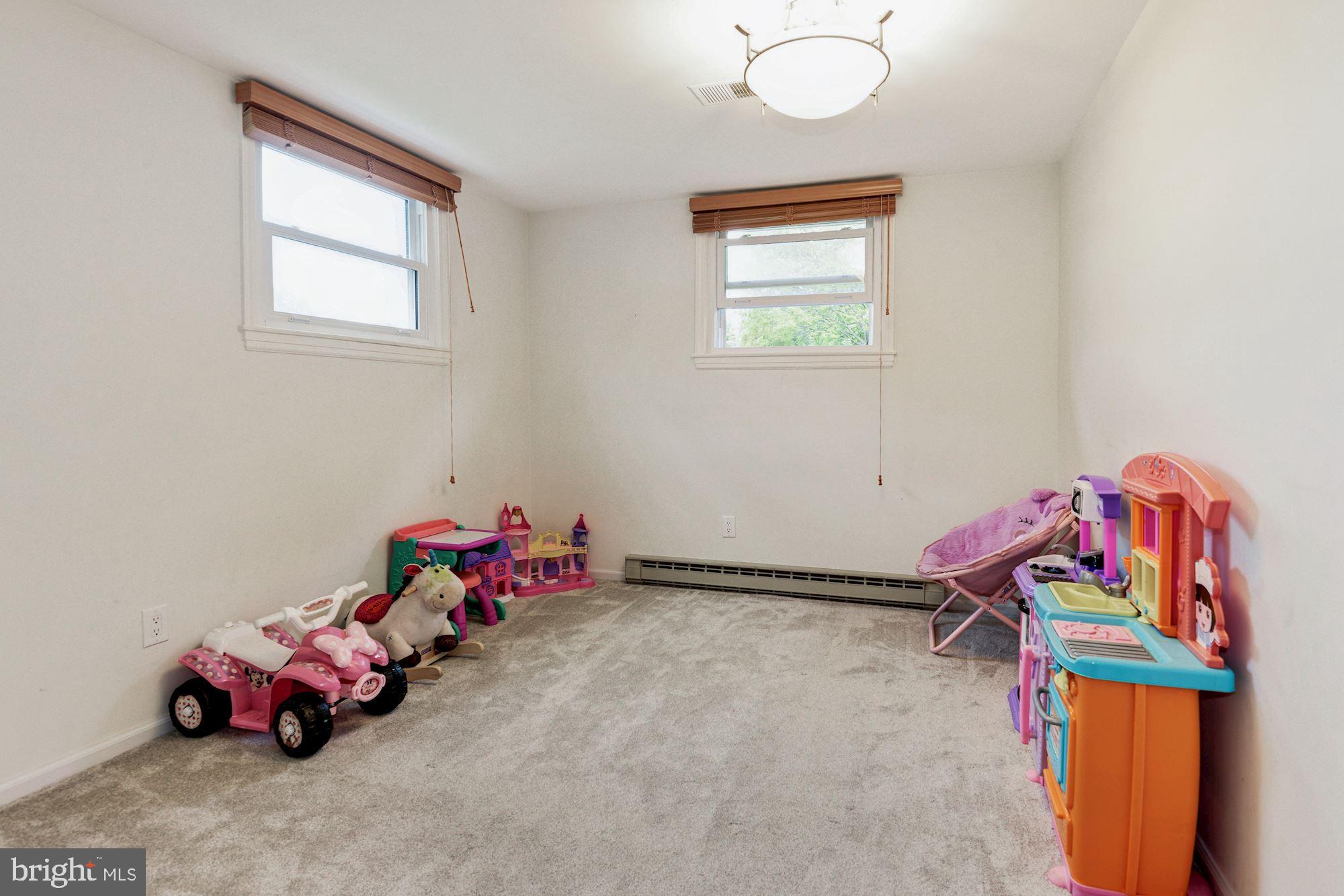 103 South Kennedy Road Sterling, VA 20164 - Photo 24 of 31 Gallery Image 24