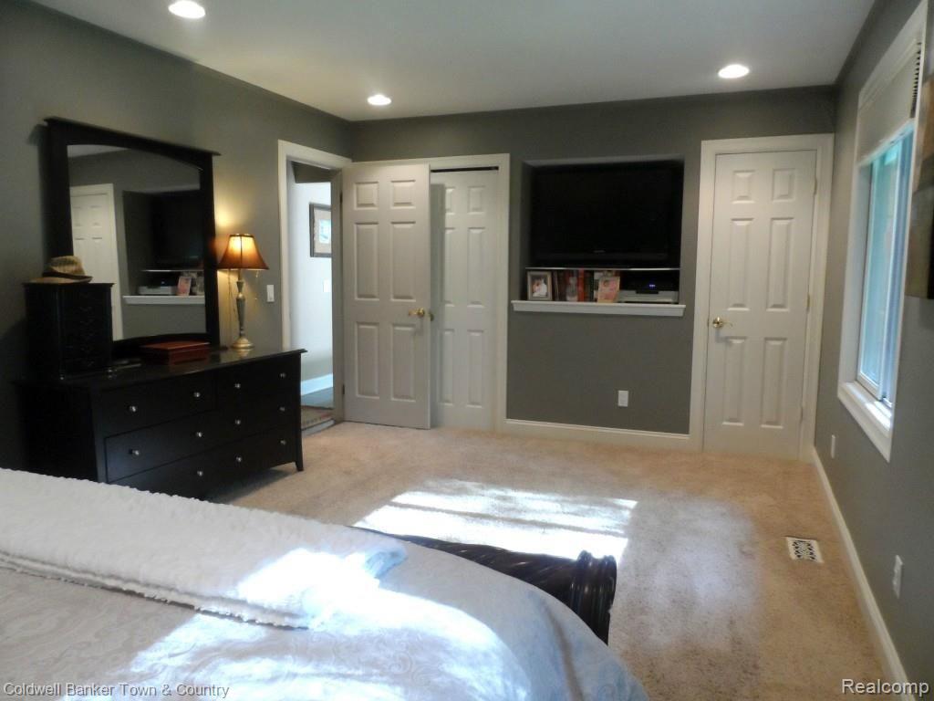 1796 Ridge Road White Lake, MI 48383 - Photo 13 of 36 SAM_0049.jpg