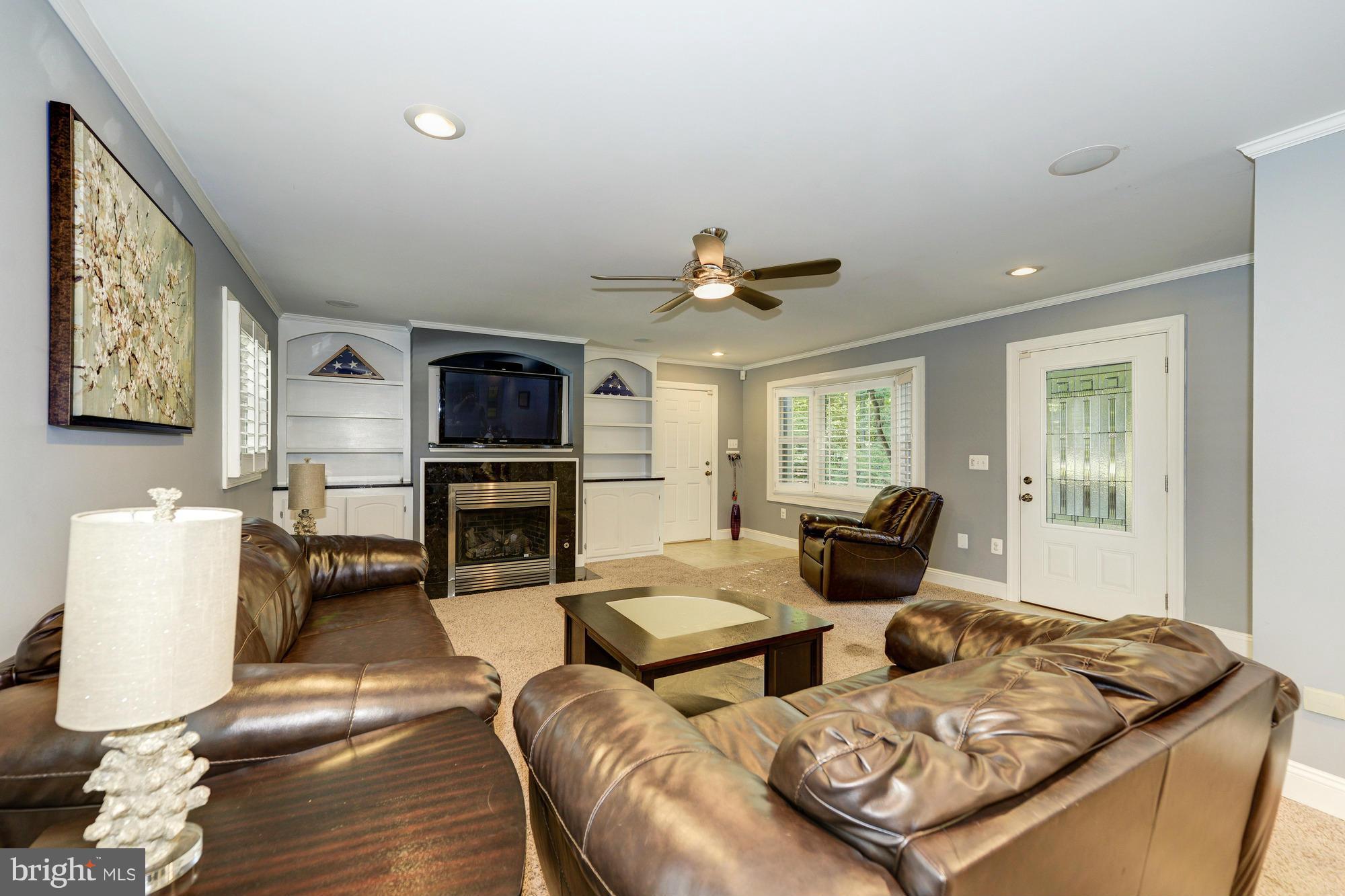 3664 Russell Road Woodbridge, VA 22192 - Photo 7 of 30 Living Room
