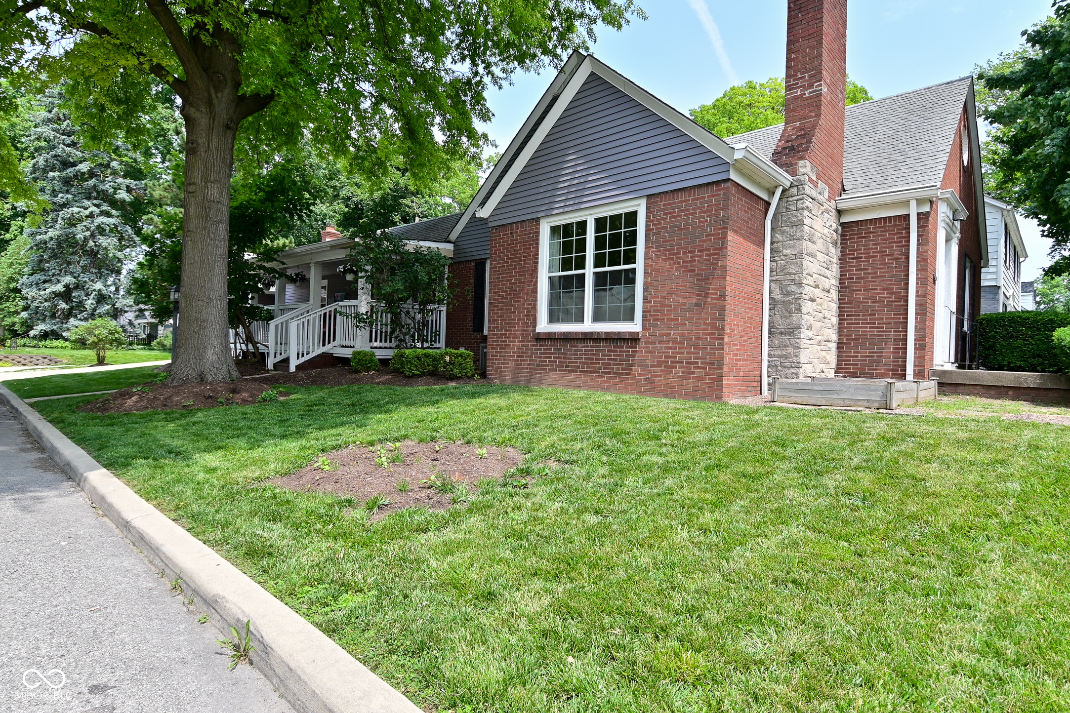 1702 Kessler Blvd E Drive Indianapolis, IN 46220 - Photo 3 of 76