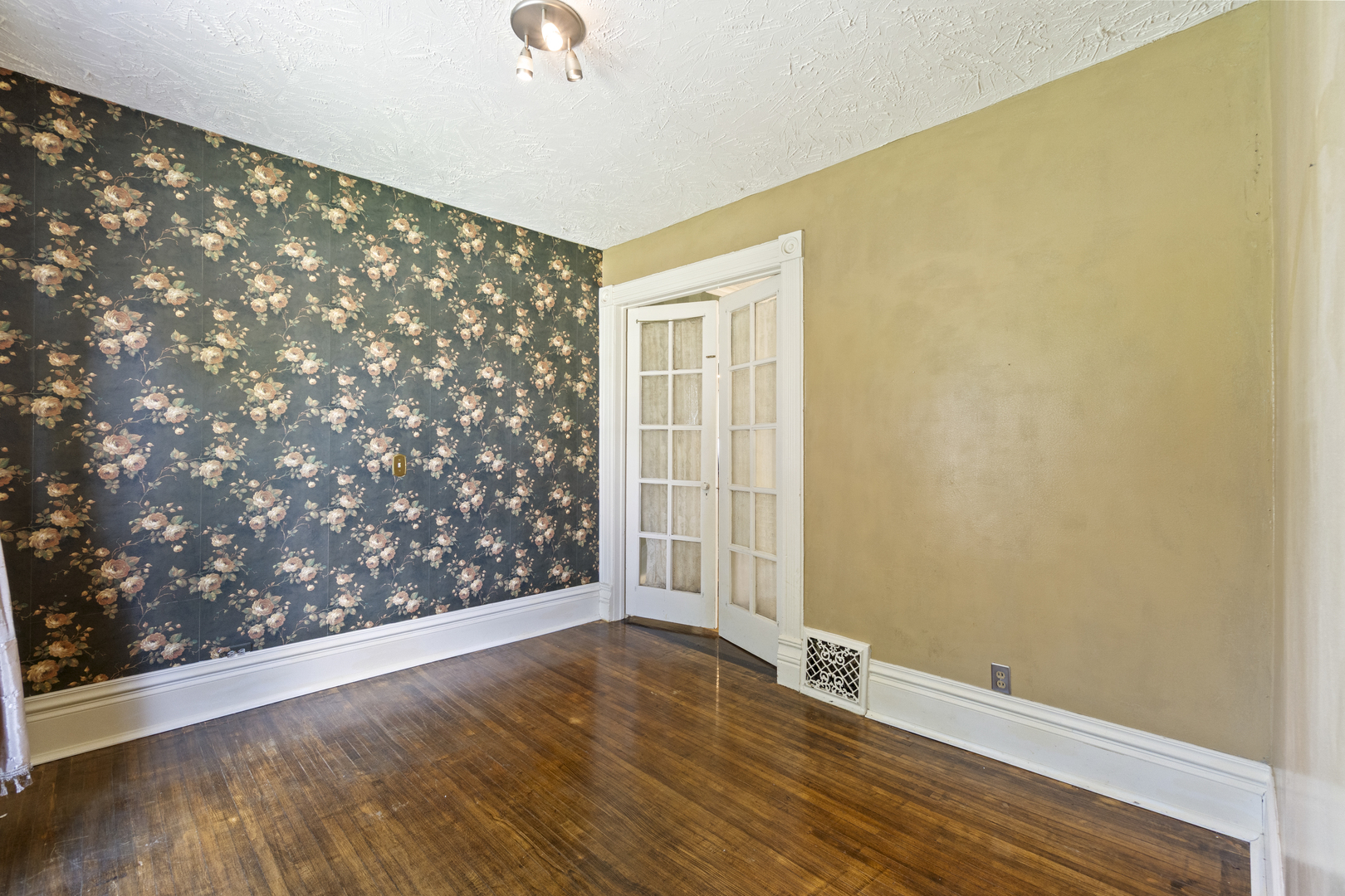 509 North Spring Street Elgin, IL 60120 - Photo 19 of 48