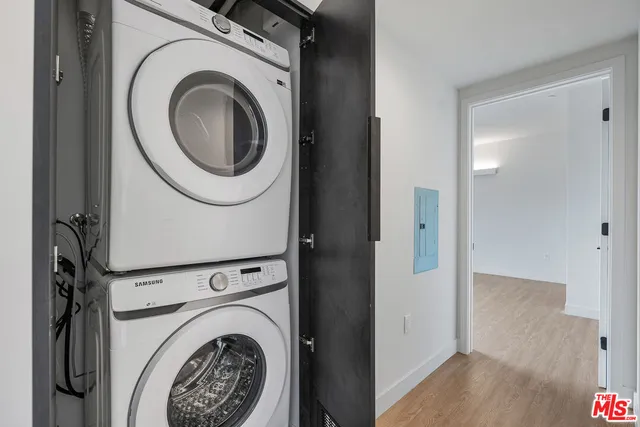 a view of washer and dryer in a utility room
