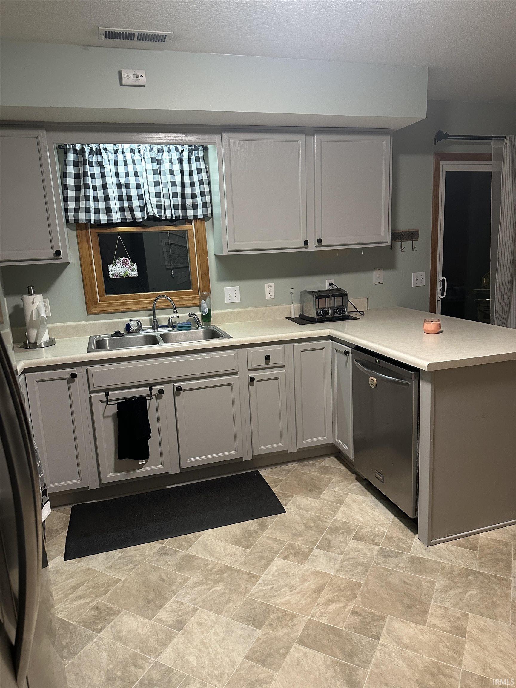 902 Trail Road Auburn, IN 46706 - Photo 5 of 16 Gallery Image 5