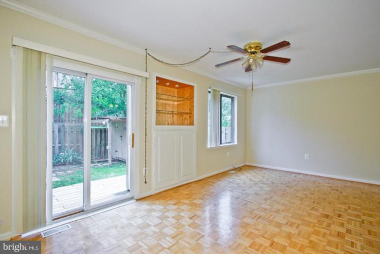 8993 Centerway Road Gaithersburg, MD 20879 - Photo 8 of 27 Living Room