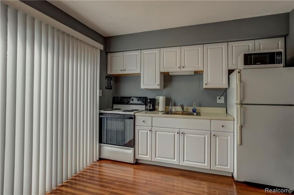 3915 Devon Road, Unit 4 Royal Oak, MI 48073 - Photo 7 of 10
