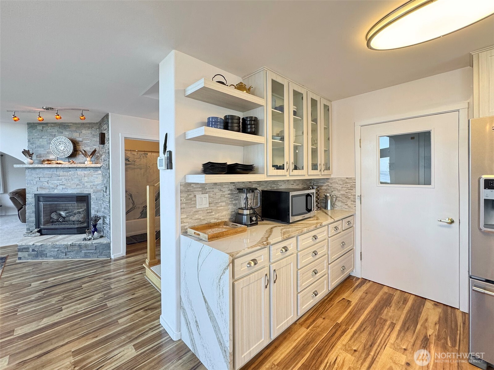 250 North Street, Unit A Sequim, WA 98382 - Photo 14 of 40 a kitchen with stainless steel appliances granite countertop a stove and a cabinets