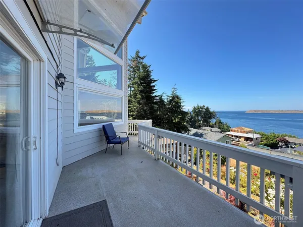 $3,200 | 250 North Street, Unit A, Sequim, WA 98382