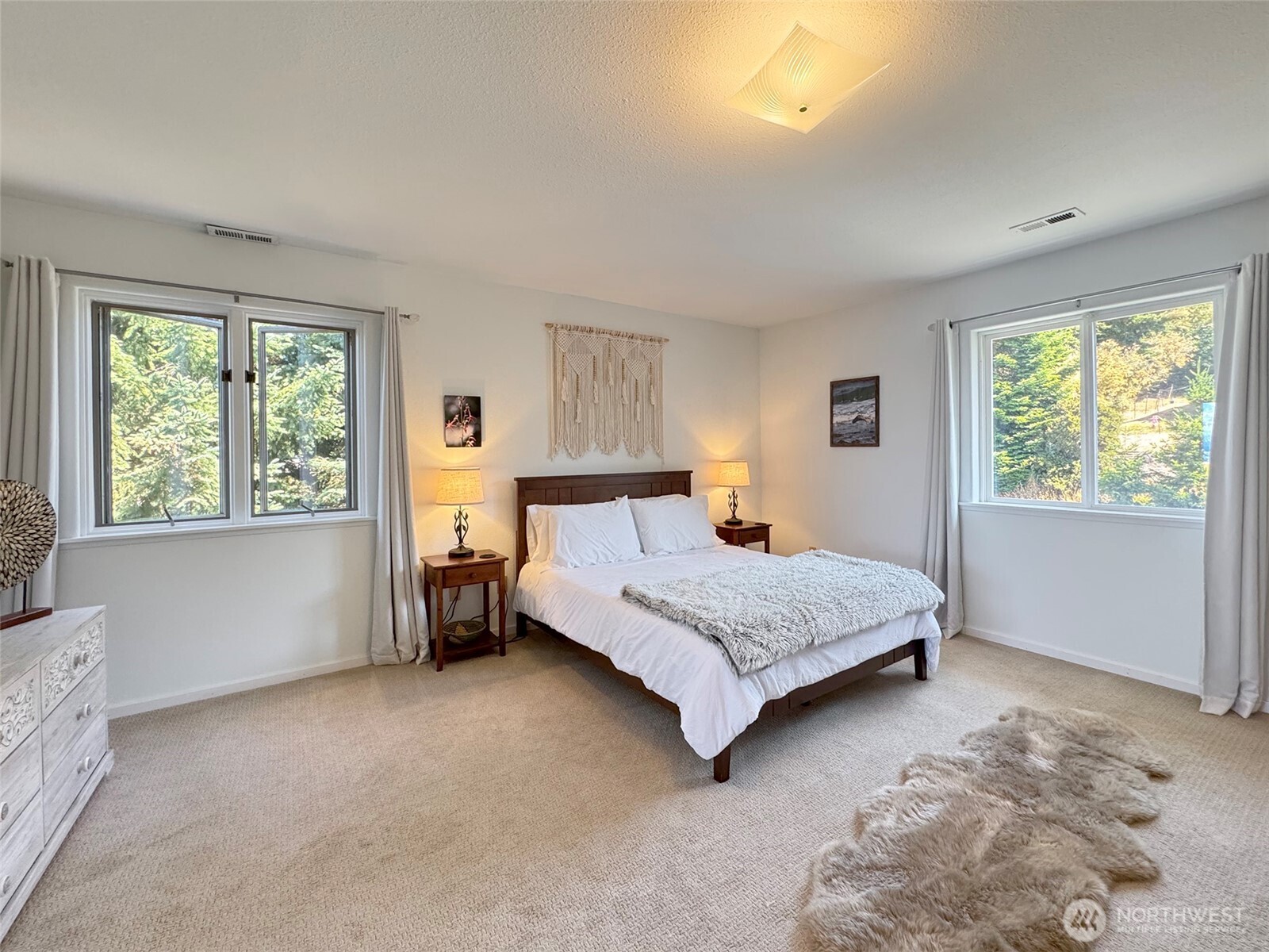 250 North Street, Unit A Sequim, WA 98382 - Photo 25 of 40 a bedroom with a bed and a window