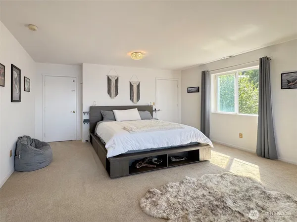 $3,200 | 250 North Street, Unit A, Sequim, WA 98382