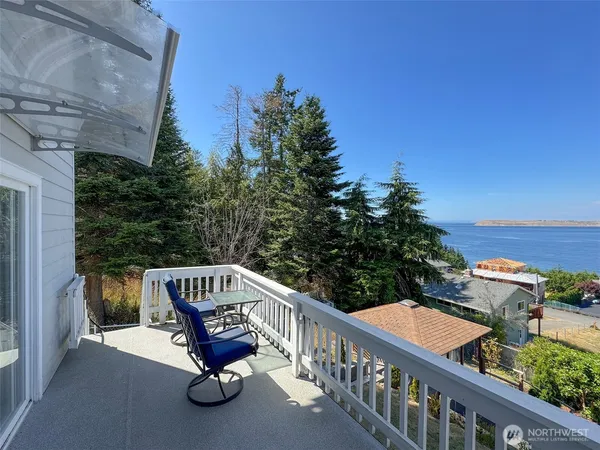 $3,200 | 250 North Street, Unit A, Sequim, WA 98382