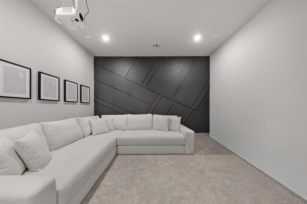 2176 Spencer Lane Carrollton, TX 75010 - Photo 13 of 33