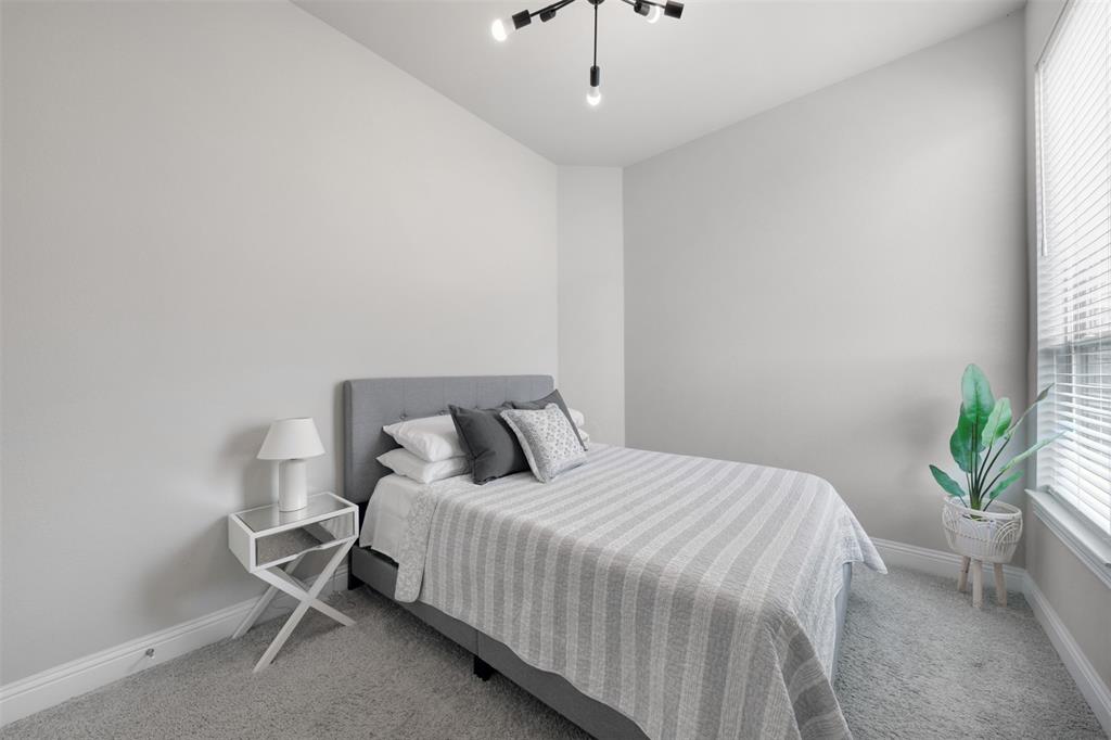 2176 Spencer Lane Carrollton, TX 75010 - Photo 17 of 33