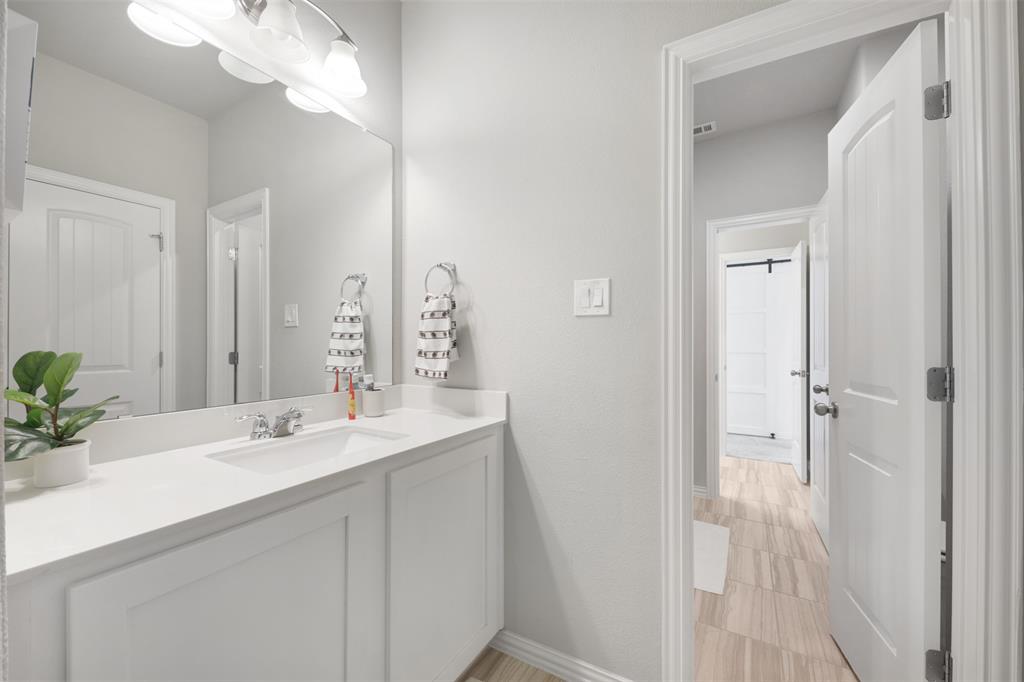 2176 Spencer Lane Carrollton, TX 75010 - Photo 20 of 33