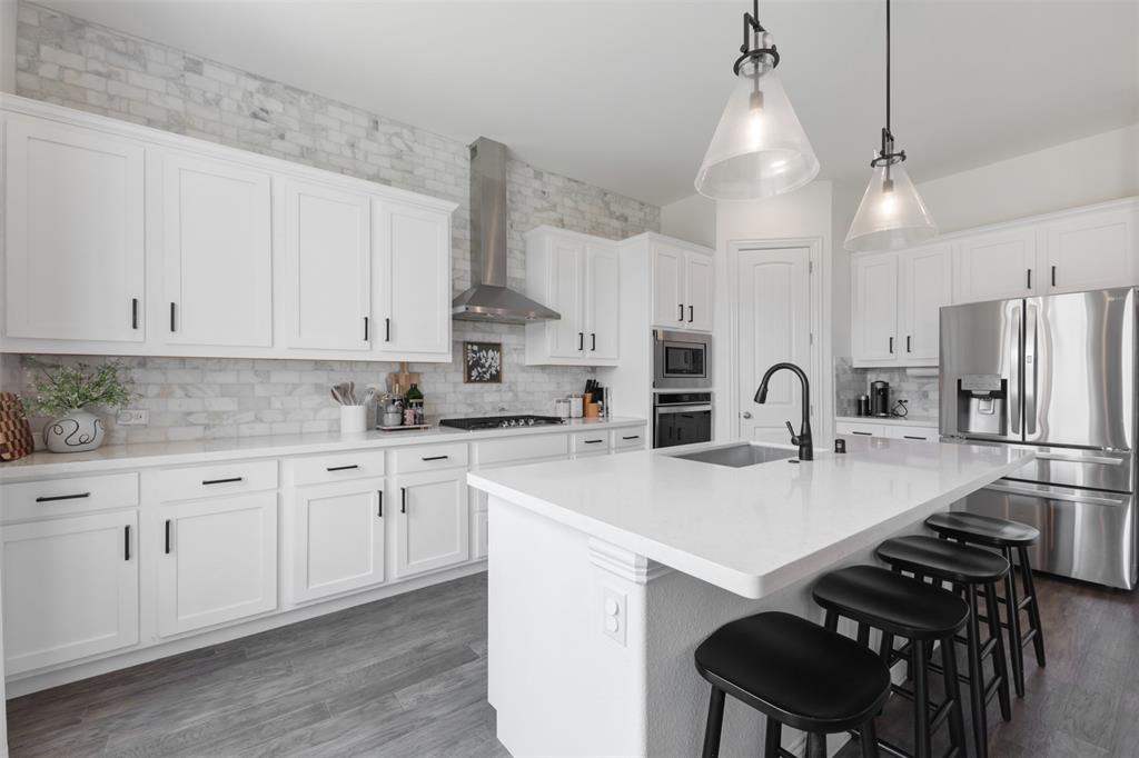 2176 Spencer Lane Carrollton, TX 75010 - Photo 2 of 33