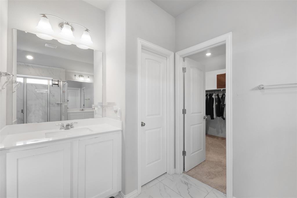 2176 Spencer Lane Carrollton, TX 75010 - Photo 22 of 33